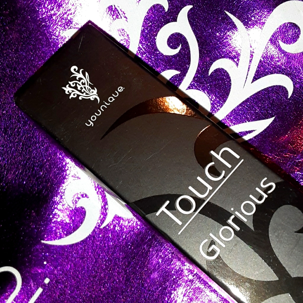 Younique  Touch Glorious face primer